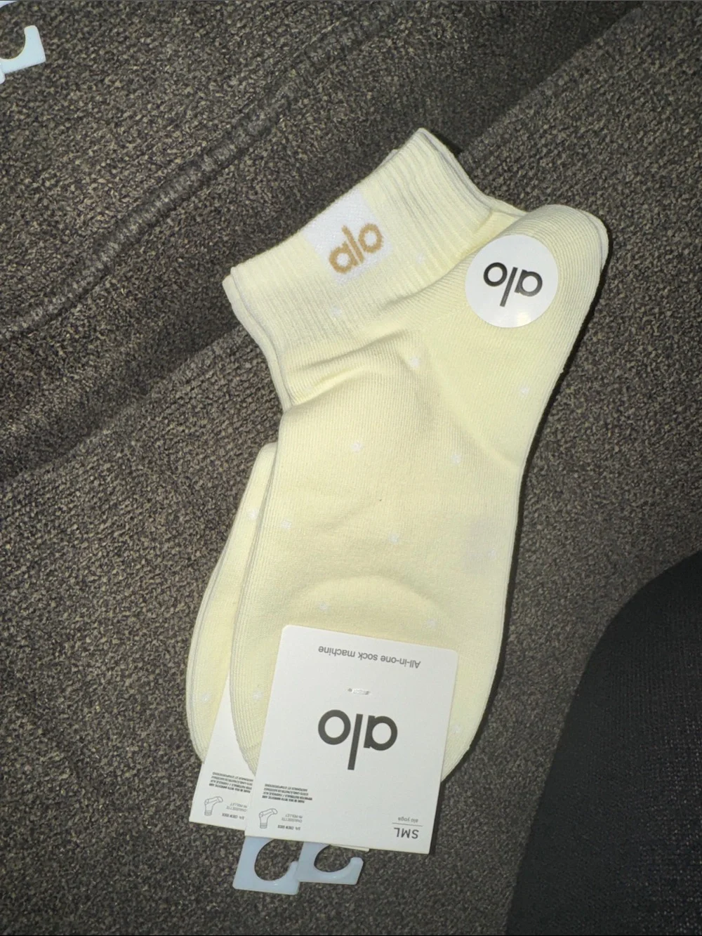 ALO Yoga NWT Women’s Ankle Socks - White and Light Yellow - Pack (5-pairs)